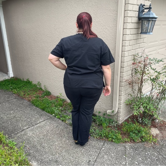 🖤 SET of Black Dickies 2X Scrubs with Flare Leg Cargo Pants & Two Pocket Top - Picture 6 of 11